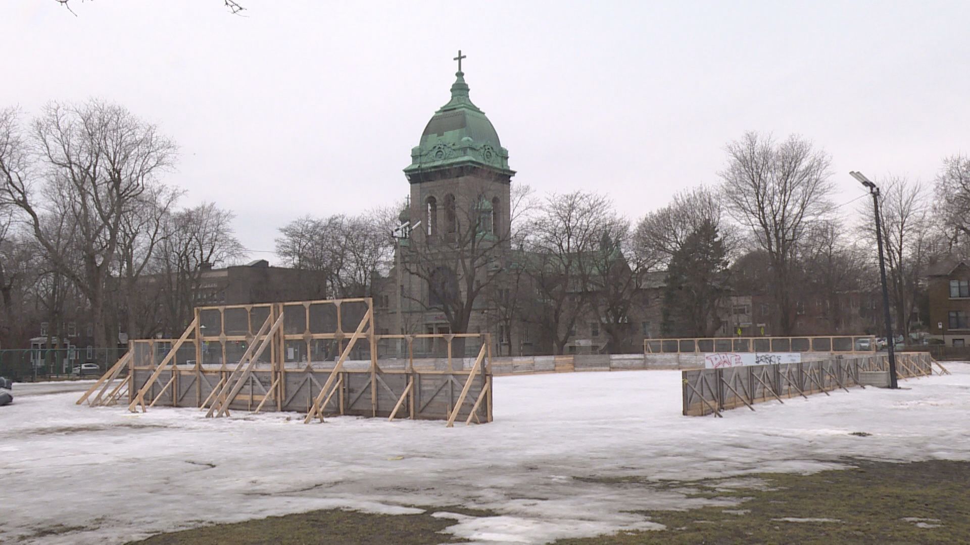 Mild weather brings tough start to year for Montreal outdoor winter sport fans  | 24CA News