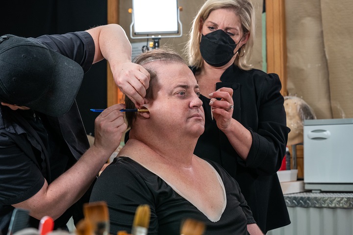 A behind the scenes look at Brendan Fraser’s transformation into Charlie for ‘The Whale’.