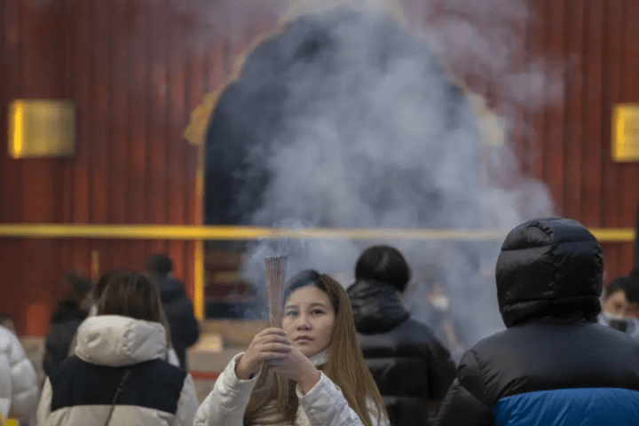 Lunar New Year: Chinese pray for health amid rising COVID-19 deaths
