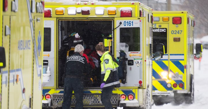 Quebec paramedics see pay cut for COVID-19 vaccination, testing