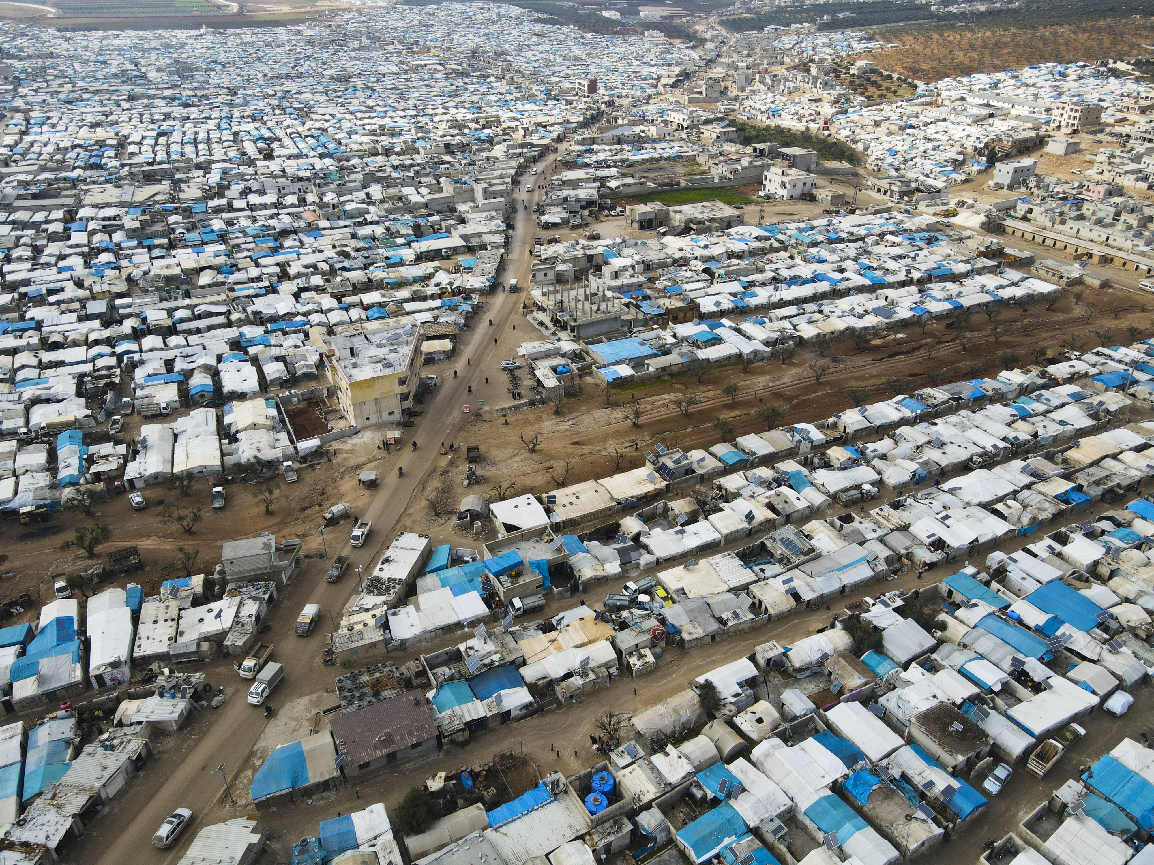 Judge orders Ottawa to help repatriate four men held in Syrian camps – National | 24CA News