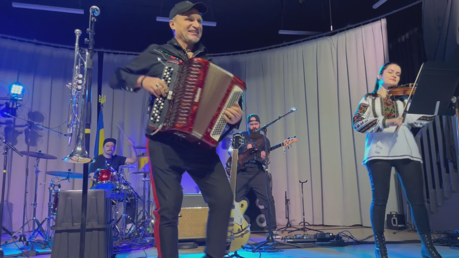 Ukrainian musician rocks Kelowna in support of home country – Okanagan | 24CA News