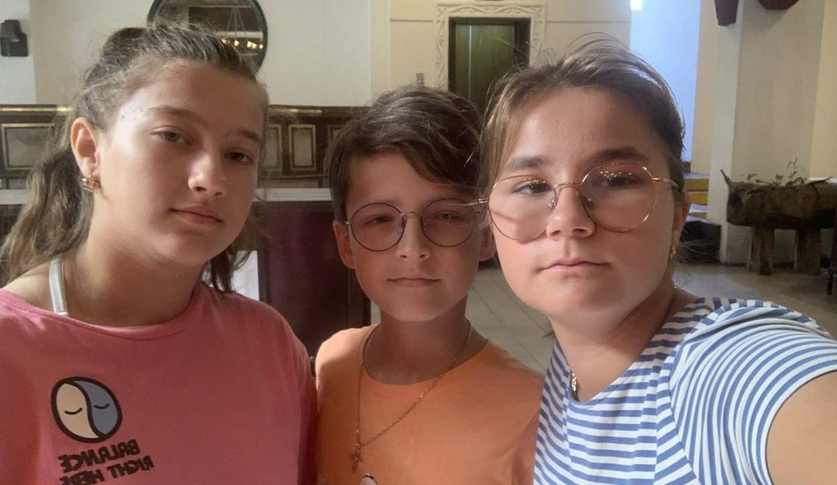 Olga Ostapiv’s three adopted kids Anastasia, Yulia, and Maksim.
