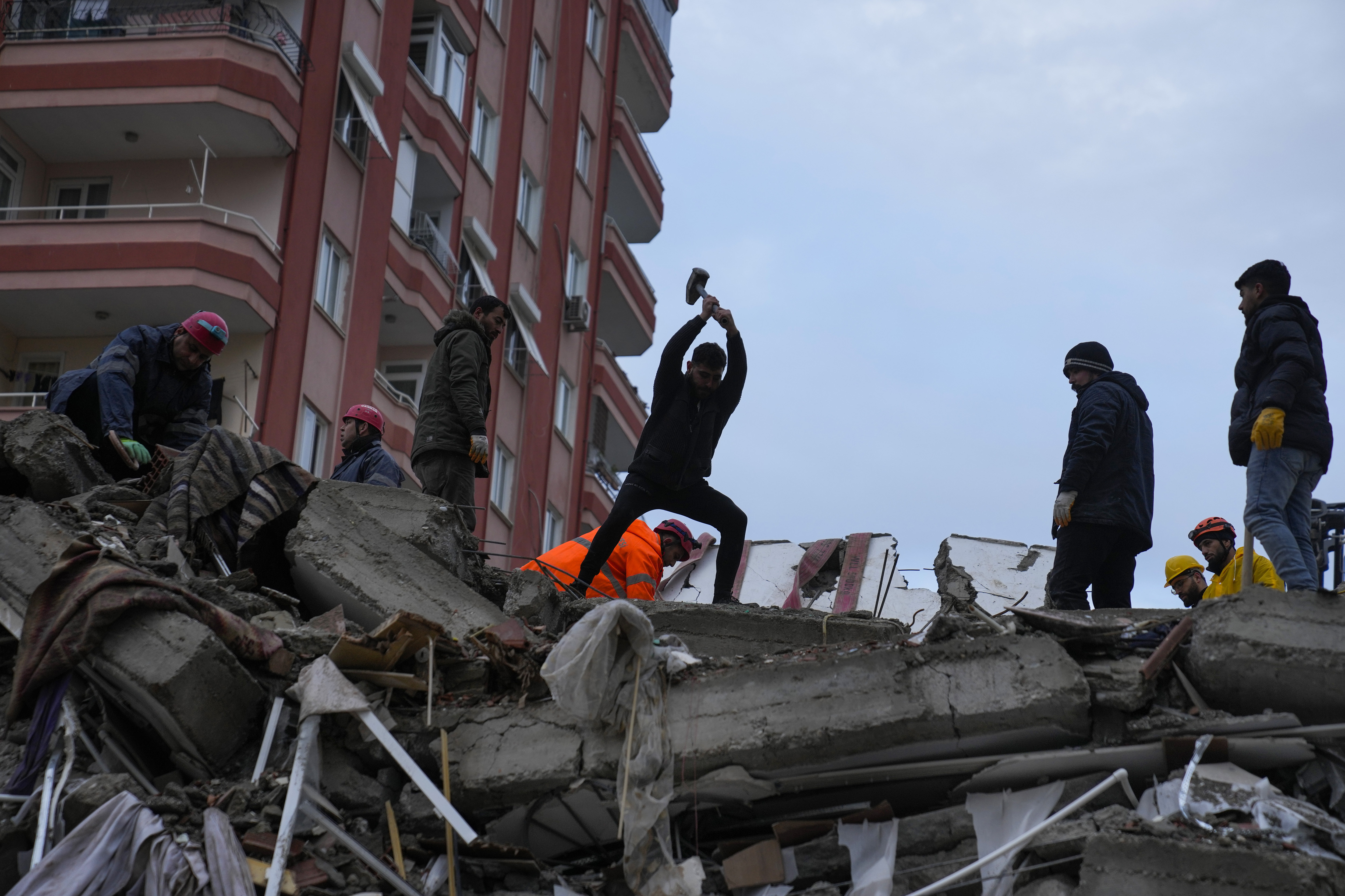 Сколько человек погибло при землетрясении. Катастрофические землетрясения. Землетрясение фото. Турция после землетрясения.