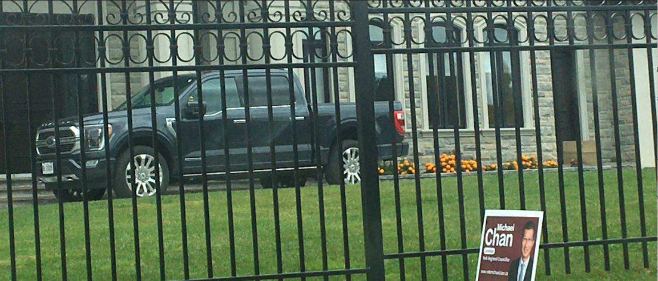 In October 2022 a Michael Chan York Region Council placard was displayed in front of Chan’s home.