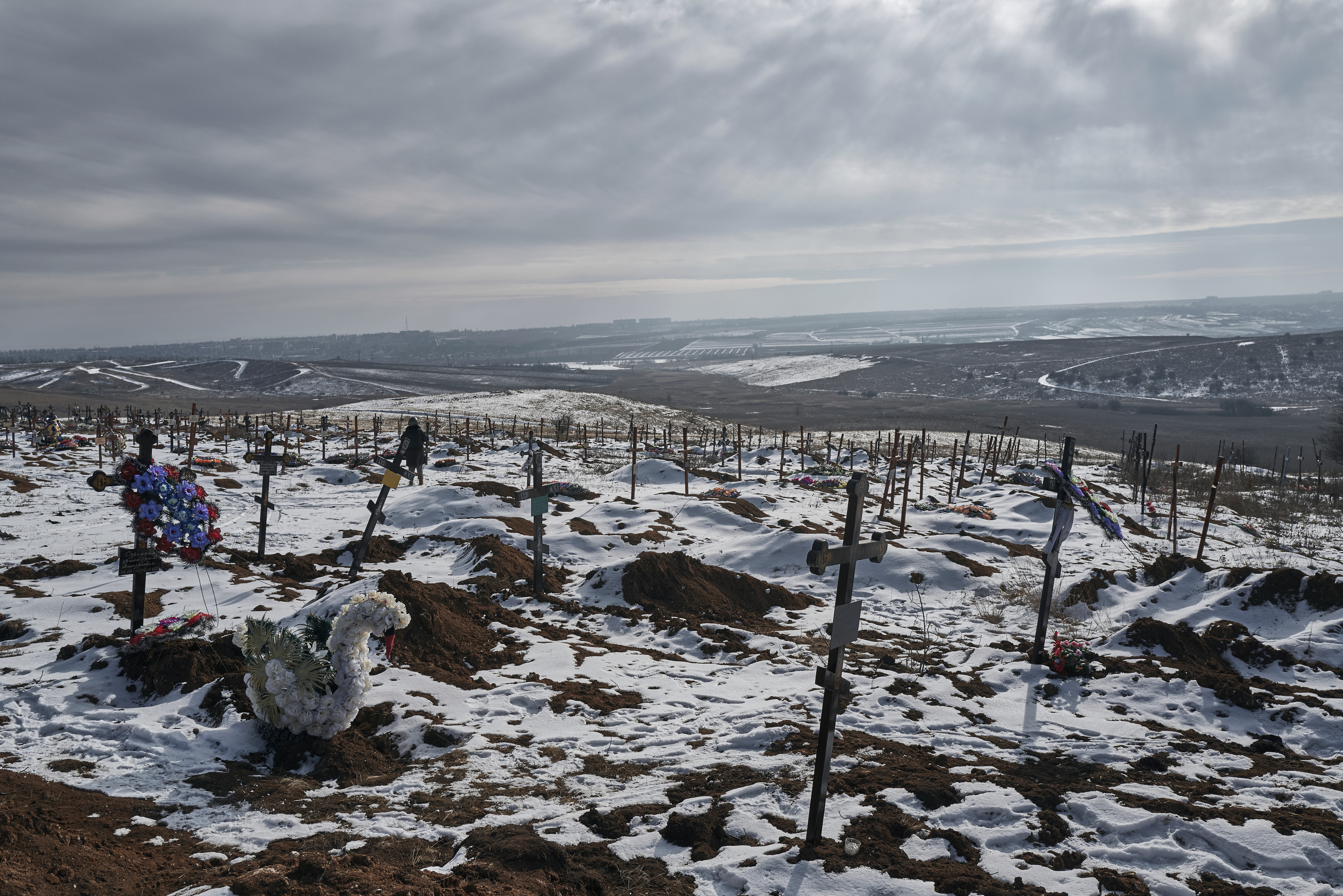 Ukraine holds defense in Donetsk region as battles rage: top commander – National | 24CA News