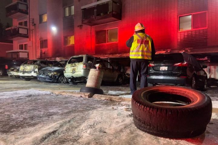 Fire crews battle blaze at apartment building in Edmonton’s Old Strathcona neighbourhood