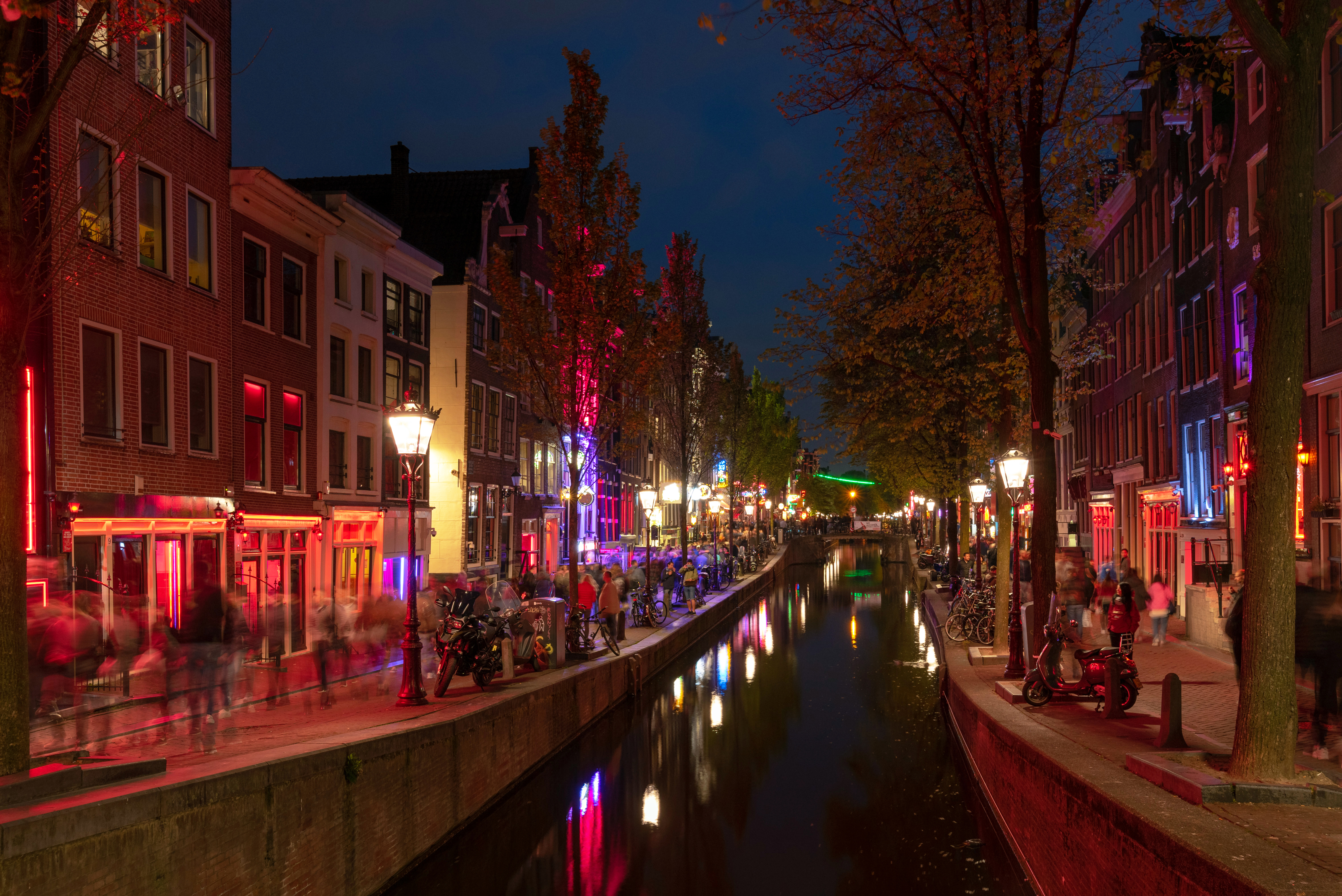 Red light on green: Amsterdam to ban cannabis smoking in Red Light District – National | 24CA News