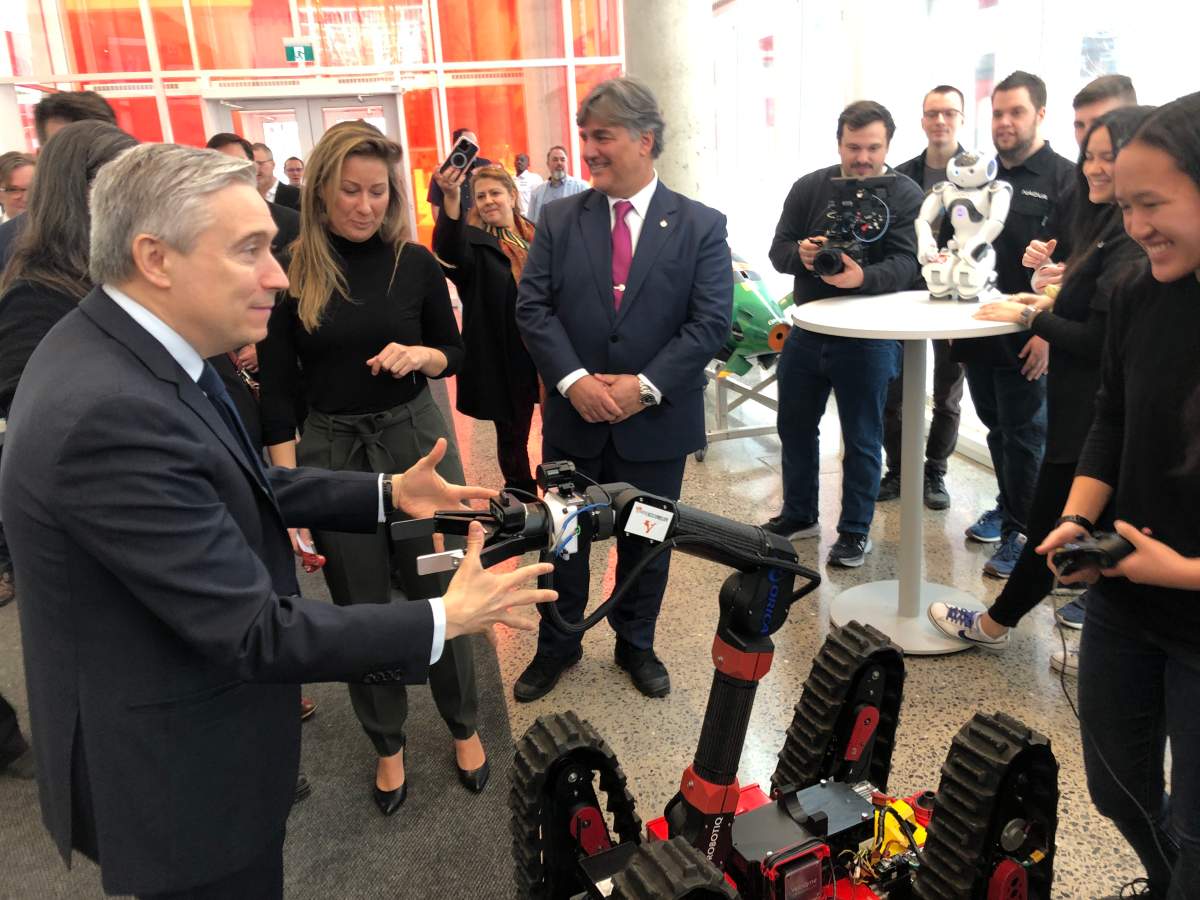 François-Philippe Champagne_Minister of Innovation, Science and Industry tours new campus building of ETS school.