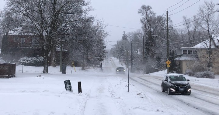 Снежните бури продължават за окръг Симко
