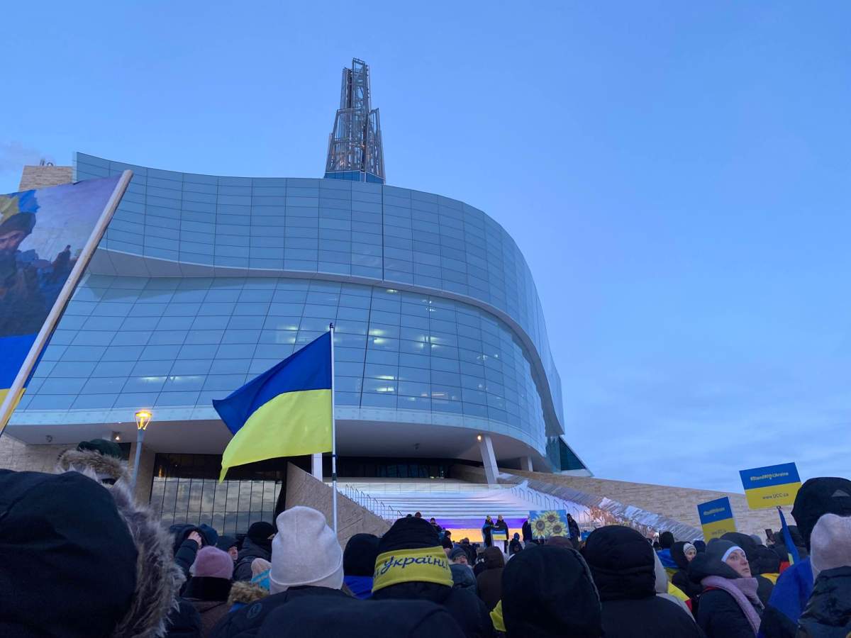 Hundreds gather at rally in support of Ukraine on night of solemn war anniversary - image