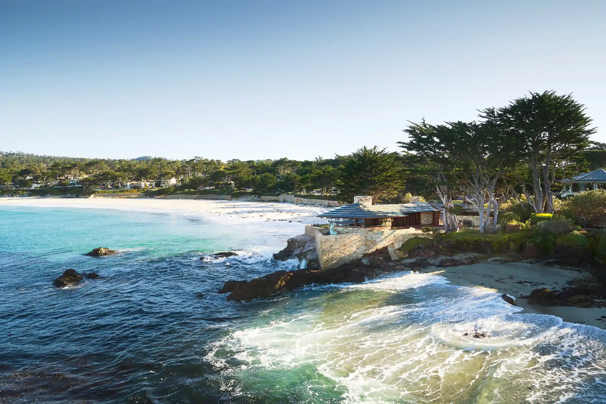 The outside of the Mrs. Clinton Walker House.