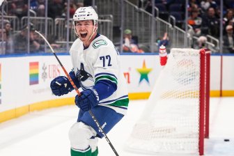 Canucks rally in third to beat Blackhawks 5-2 in Tocchet debut