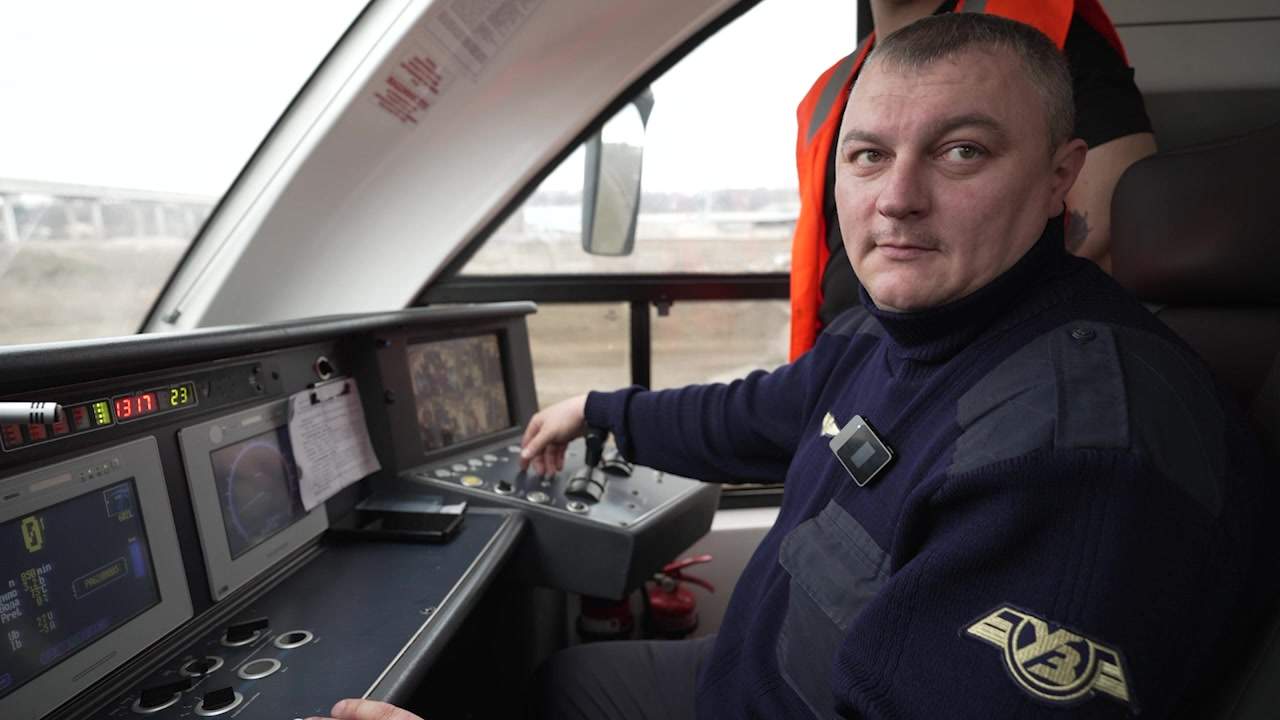 Train driver Roman Shapoval on a trip from Kharkiv to Slatyne.