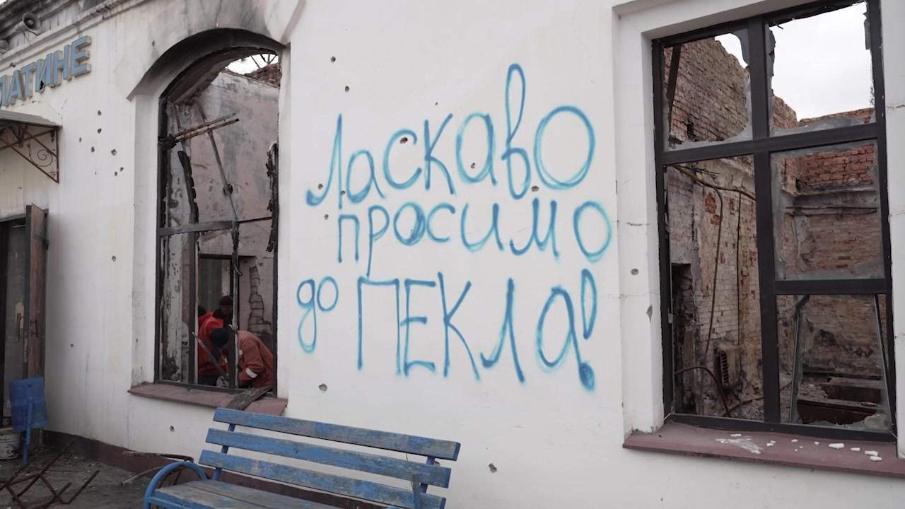 “Welcome to Hell” – graffiti written on the walls of Slatyne Station, destroyed by Russian shelling.