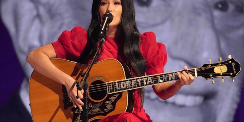 Kacey Musgraves Pays Tribute To Loretta Lynn At 2023 Grammys