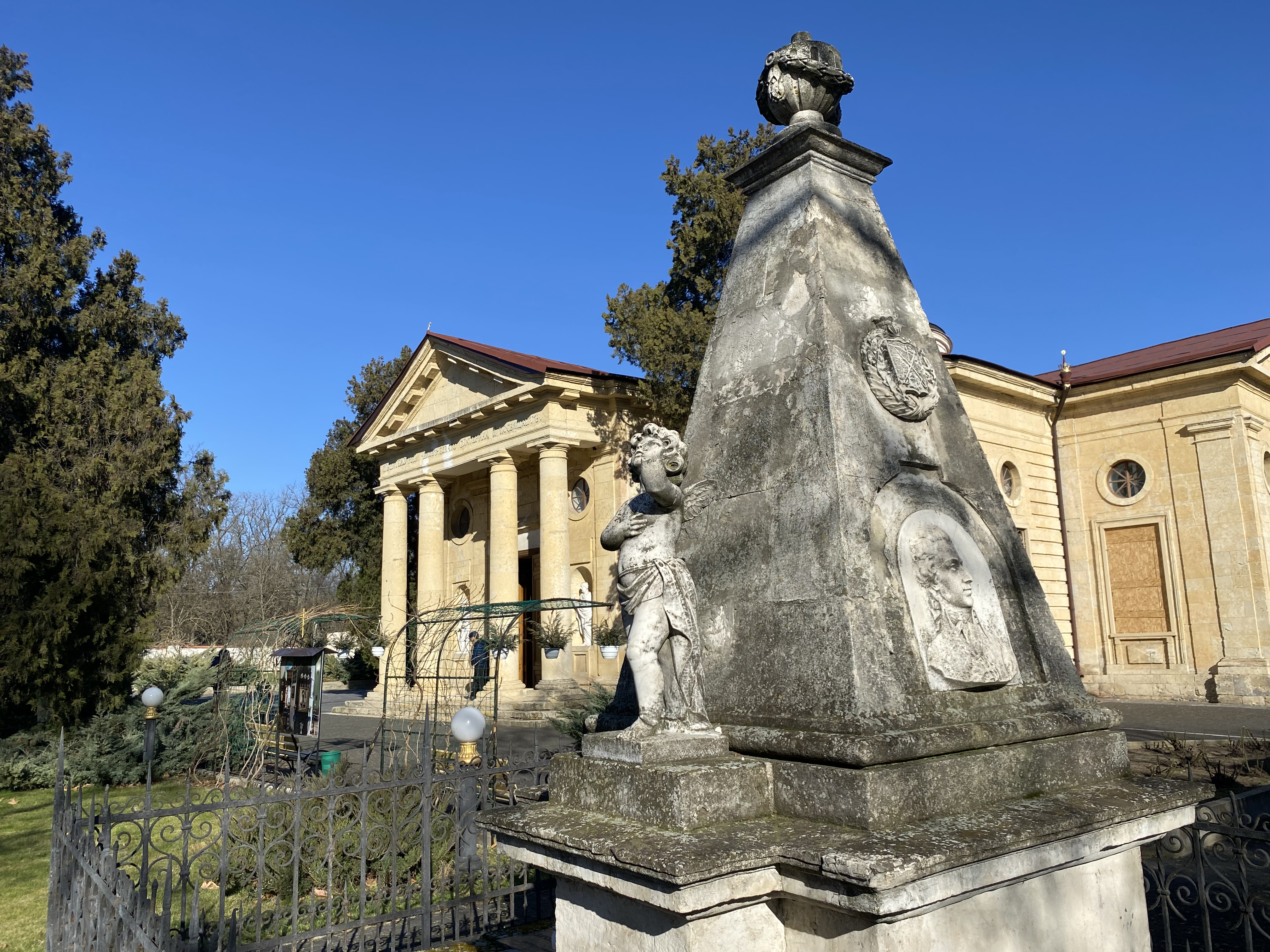 After looting St. Catherine’s Cathedral in Kherson, Russian forces fired artillery shells at it.