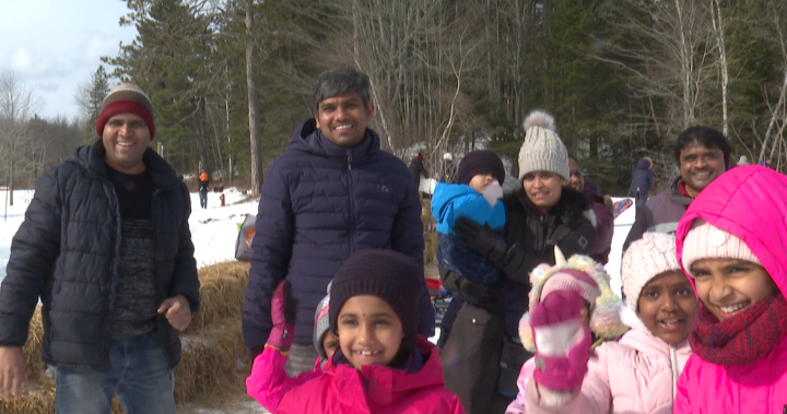 Newcomers enjoy first winter in Canada at PolarFest events in Moncton – New Brunswick | Globalnews.ca