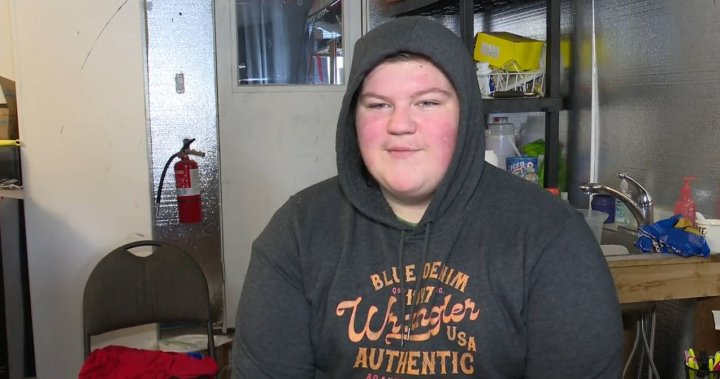 Nanaimo, B.C. teen hero battles off knife-wielding suspect at parents’ business