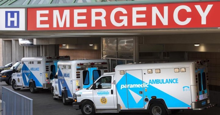 警方称安大略省埃托比科发生的车祸导致2人送往医院，其中一人情况危急