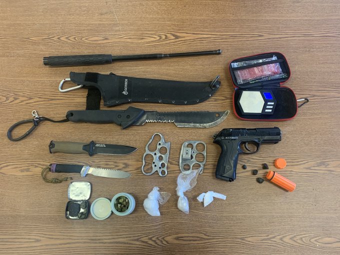 Collingwood OPP arrest 3, seize weapons and drugs during traffic