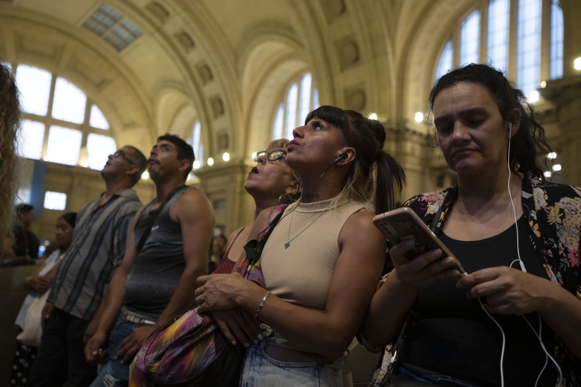 Blackouts hit large parts of Argentina after fire damages power line amid heat wave – National | 24CA News