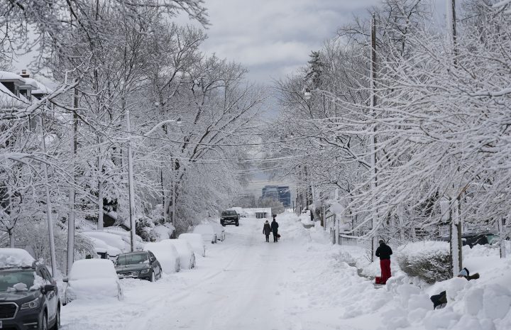 Heavy wind snow in winter weather travel advisory for London Ont