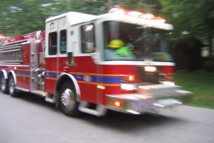 Winnipeg fire crews extinguish Jubilee Avenue housefire, issue safety reminder