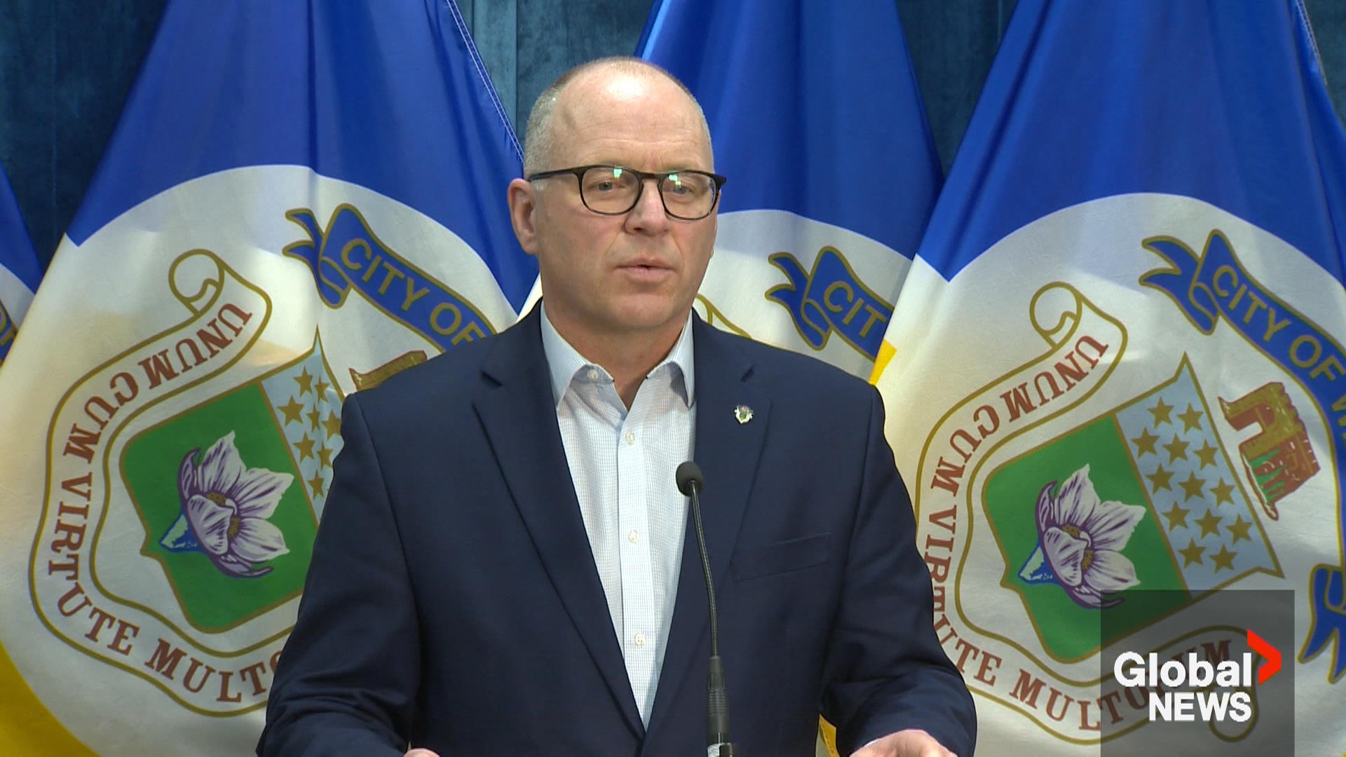 Кметът на Уинипег казва че подкрепя предложението на правителството на