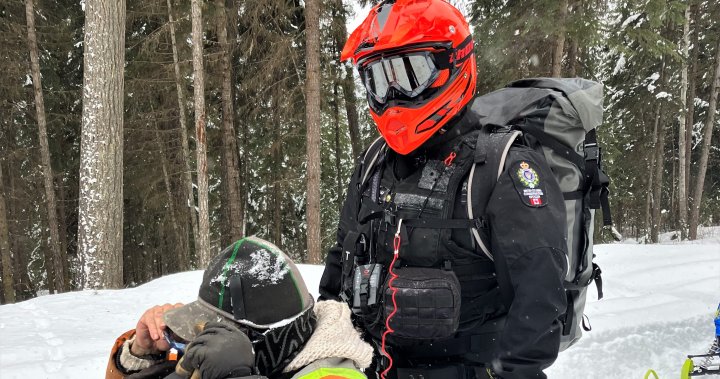 B.C. conservation officers rescue miner stranded by snowstorm near Quesnel  | Globalnews.ca