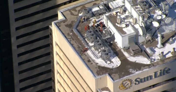 Calgary downtown streets closed Thursday after piece of high rise roof comes loose