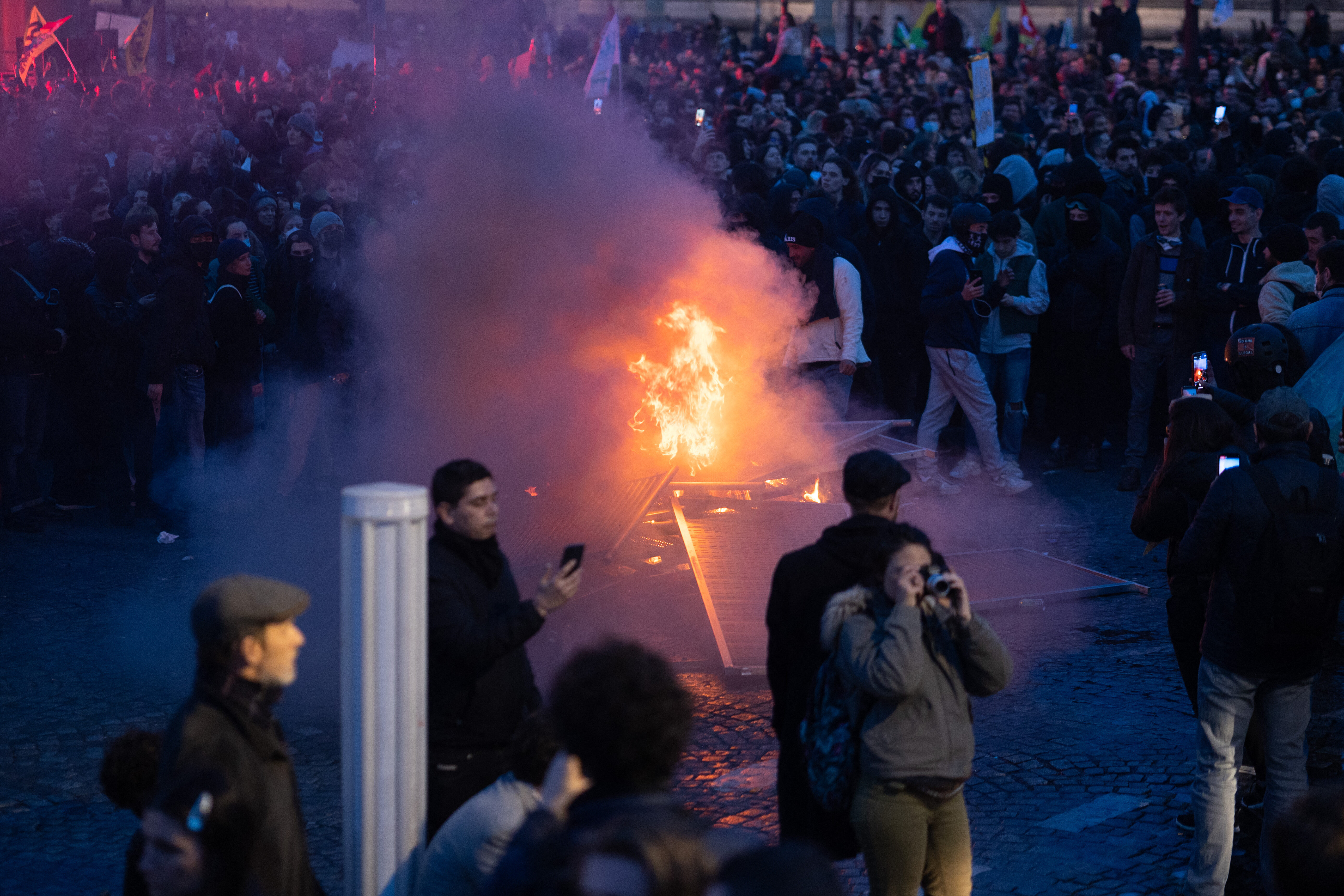 Renewed protests erupt in France over Macron’s retirement age push – National | 24CA News