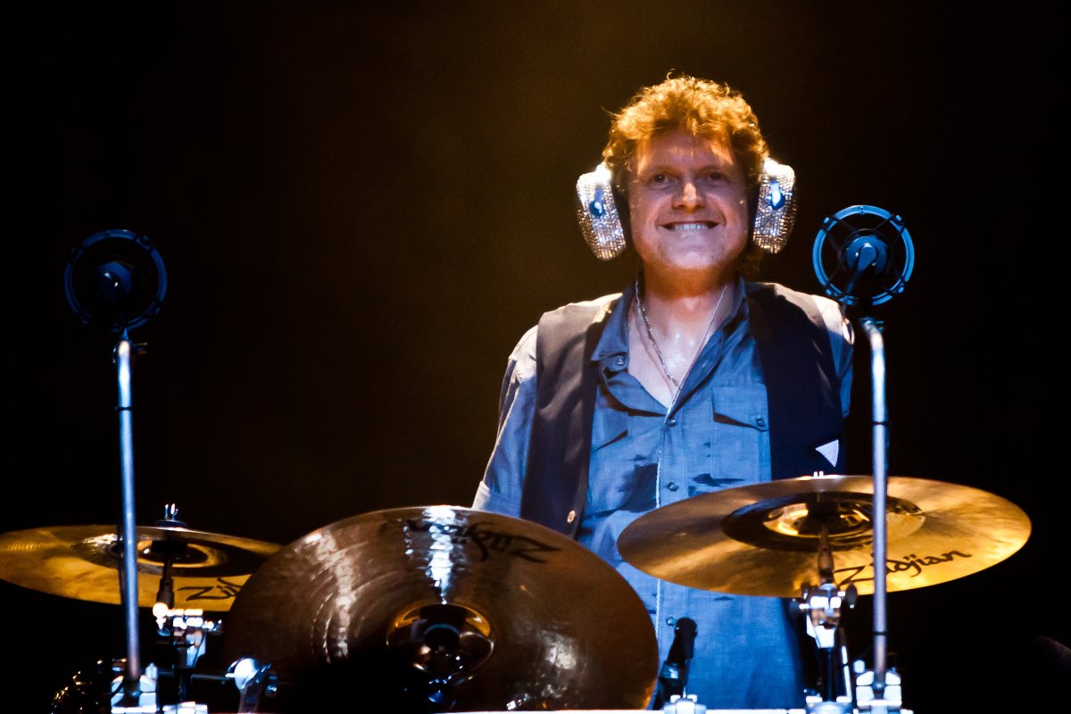 Rick Allen at the drums.