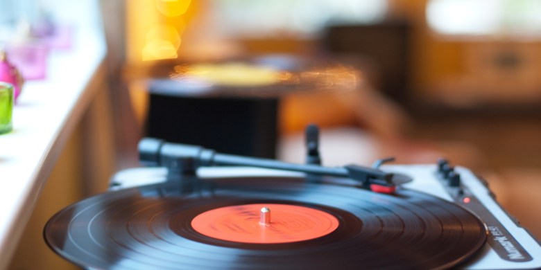 Tables have turned: Vinyl records outsell CDs for 1st time since 1987