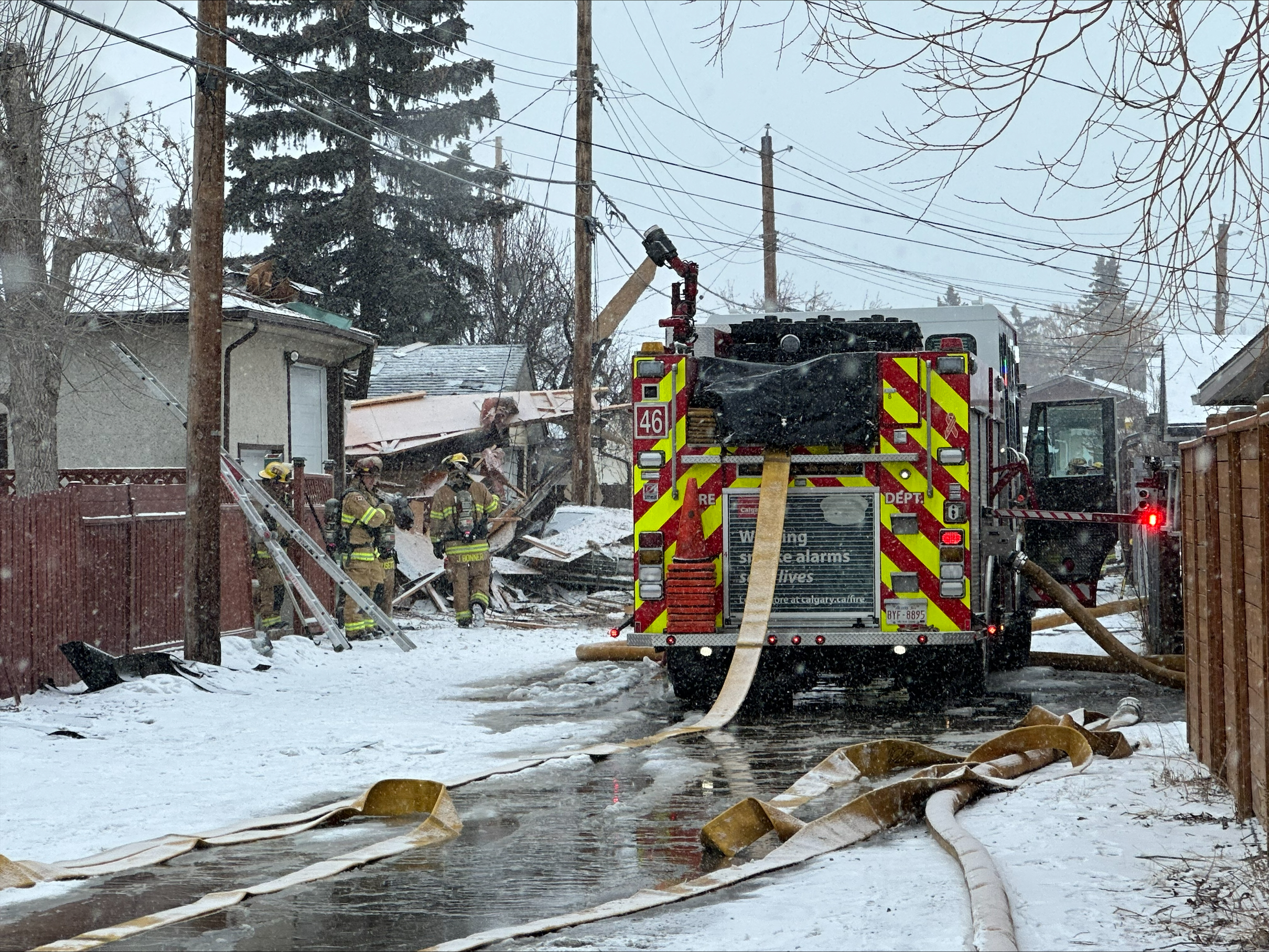 Emergency crews attend Calgary house fire, apparent explosion – Calgary | 24CA News