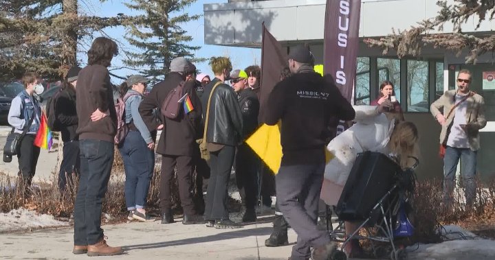 Calgary bylaw seeks to put distance between protesters, city facilities – Calgary | Globalnews.ca