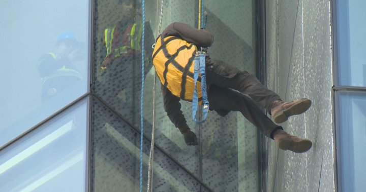 Vancouver firefighters rappel down building to rescue trapped window washers