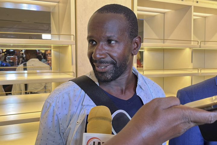 U.S. aid worker, French journalist freed after years held hostage in West Africa – National | 24CA News
