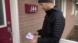 Continue reading: Toronto resident says Canada Post carrier forged signature on delivery