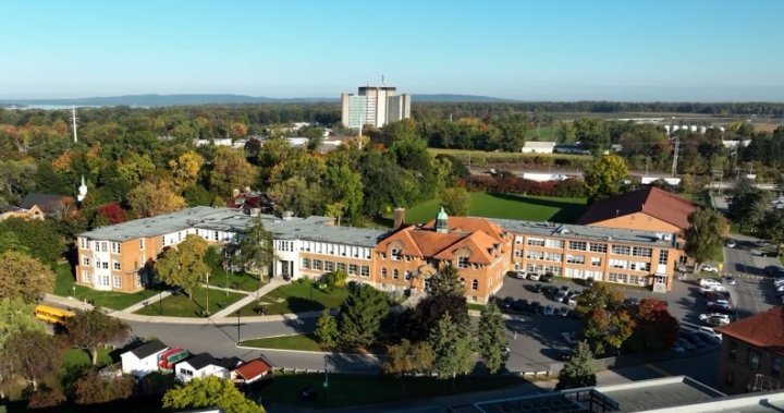 Macdonald High School in Sainte-Anne-de-Bellevue, Que. closed Thursday for ‘security reasons’