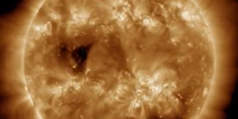 A 2nd giant 'hole' appears on the sun, could trigger more amazing aurora
