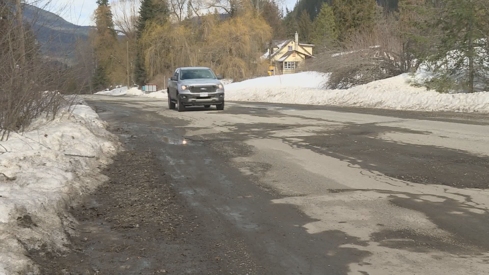Cherryville, B.C. residents say potholes a safety issue – Okanagan | 24CA News