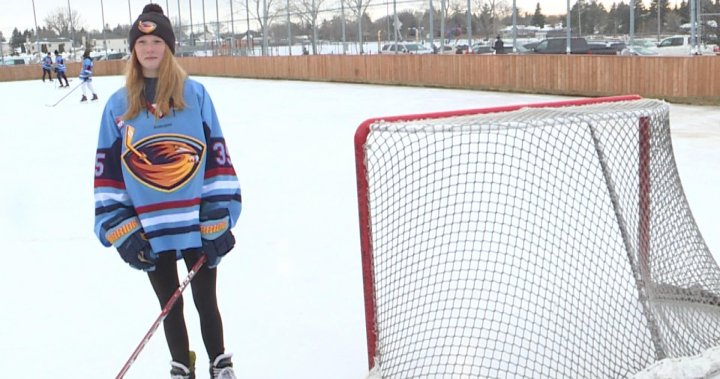 ‘The sky is the limit’: Teen girl hockey goalie thrives playing with the boys – Winnipeg | Globalnews.ca