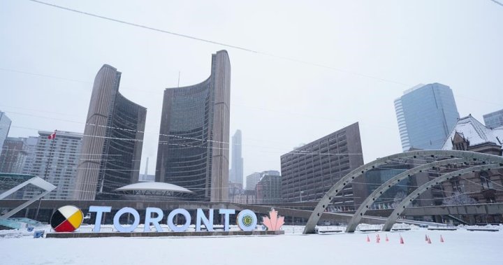 Торонто отваря центрове за затопляне, тъй като температурите падат