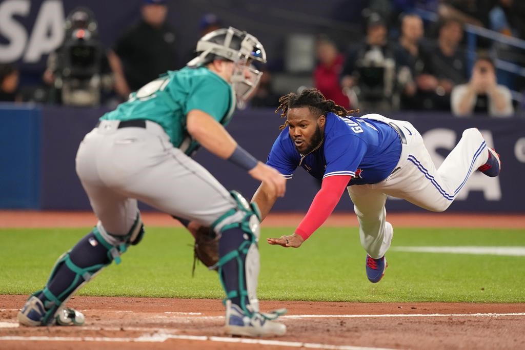 Teoscar Hernandez's game-winner against former team gives Mariners 3-2 win  over Blue Jays