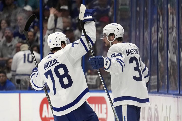 Toronto Maple Leafs tip Tampa Bay Lightning 2-1 to finally advance in NHL playoffs