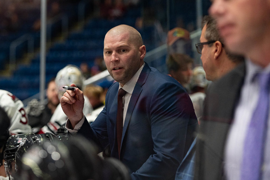 След две години зад резервната скамейка Чад Уайзман напусна като