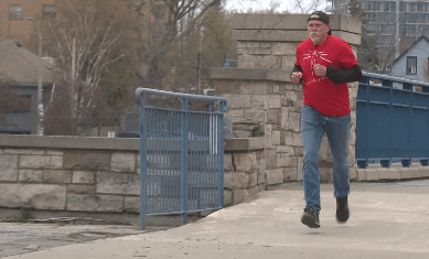 Mississauga father runs 19th marathon, one for each year of son's life - Vimarsana News