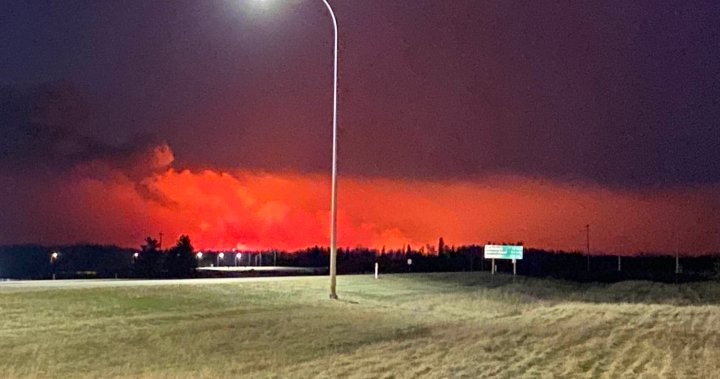 Wildfires prompt mandatory evacuations of Entwistle, Evansburg west of Edmonton  | Globalnews.ca