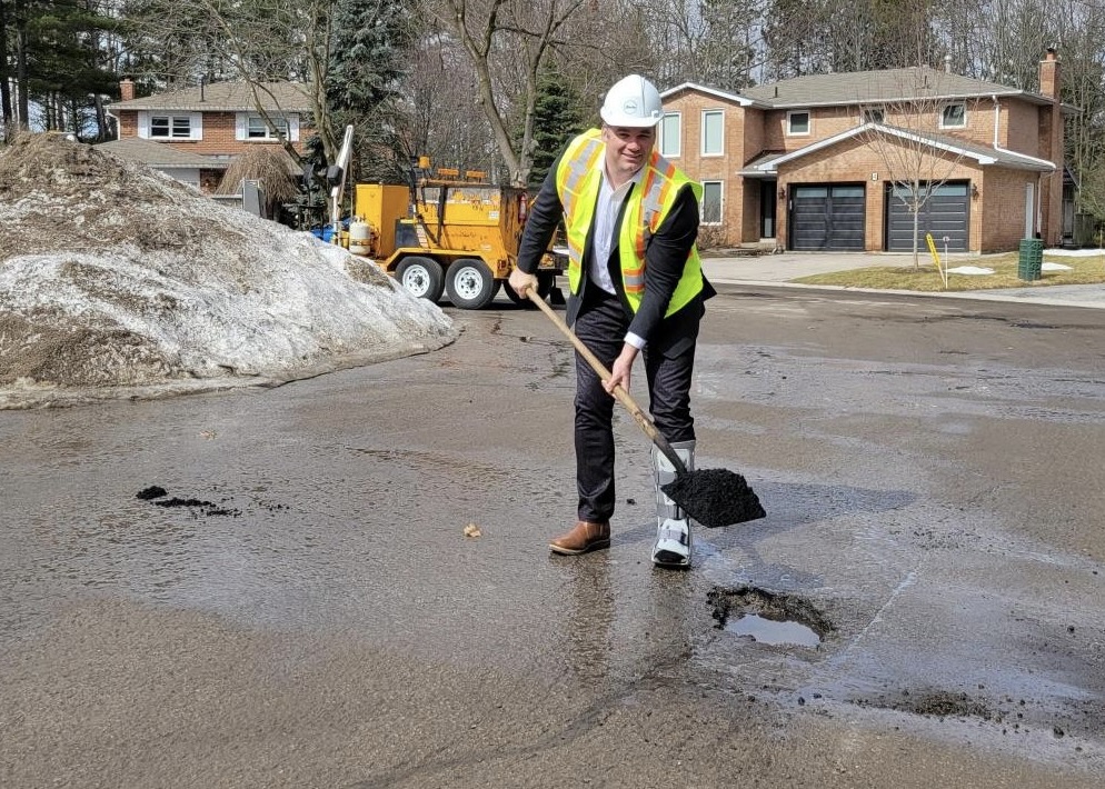 Spring has arrived and Barrie roads crews are busy filling potholes. So far this year, crews have filled 3600+ potholes & more are getting filled every day. Barrie Mayor Alex Nuttall filling a pothole. 